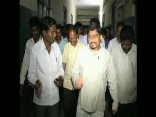 MP ponnam prabhakar hal chal in govt hospital - Sakshi