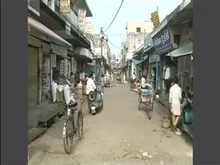 Manmohan singh visits to muzaffarnagar riot hit areas - Sakshi