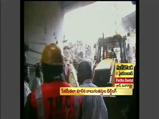 Five-storey building collapses in Maharashtra - Sakshi