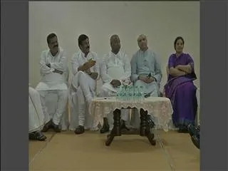 Delhi flooded with Telangana, Seemandhra leaders - Sakshi