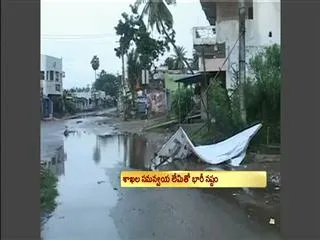 After Cyclone Phailin, Odisha fights floods in five districts - Sakshi
