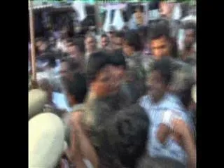 Samaikhyandhra activists gherao Pallam Raju - Sakshi