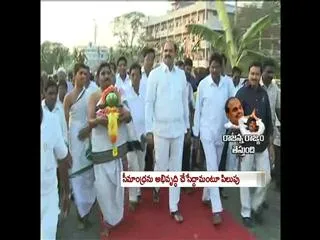 congress minister parthasaradhi plays dual role in political life - Sakshi