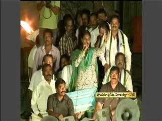 YS Rajasekhar Reddy used to take care of farmers like a Father says Sharmila - Sakshi