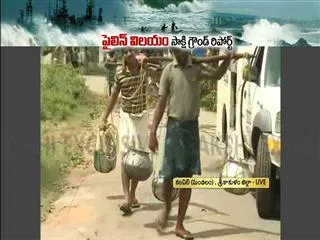 Millions Flee Monster Cyclone PHAILIN - Sakshi