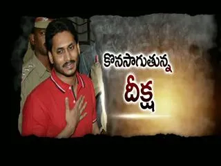 YSRCP Leaders fire on Police - Sakshi