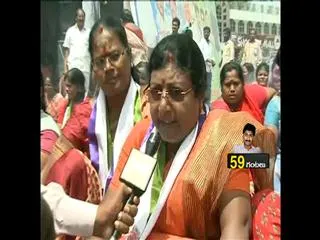 Women's novel protest in Tirupati to support Jagan's fast - Sakshi