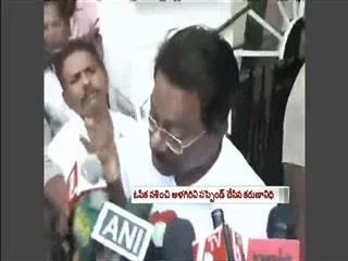 DMK chief Karunanidhi suspends son MK Alagiri from party - Sakshi