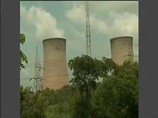 30% powerloom production hit due to power cuts - Sakshi