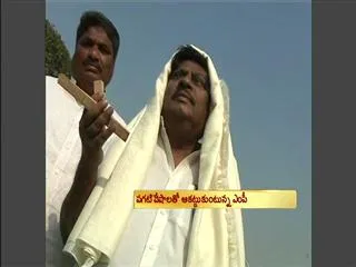 TDP MP Sivaprasad's variety protest for Samaikyandhra - Sakshi