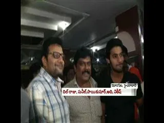 actor saikumar watch yevadu premier show in moosapet sriramulu theater - Sakshi