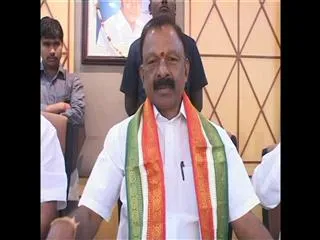 raghuveera reddy condemns rumors on kiran's new party - Sakshi