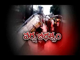 Heavy rain lashes Hyderabad - Sakshi