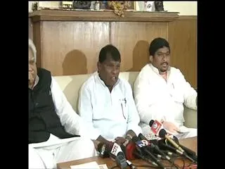 Telangana MPs Fight - Sakshi