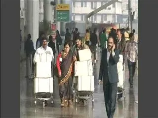 Telangana bill reaches in delhi with tight security - Sakshi