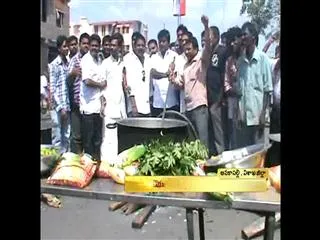 Protests, Shutdown Continue in Seemandhra - Sakshi