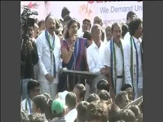 roja speech at ysrcp's chaloo delhi dharna - Sakshi