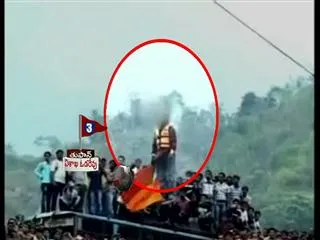 Bengal minor chokes to death imitating hanging - Sakshi