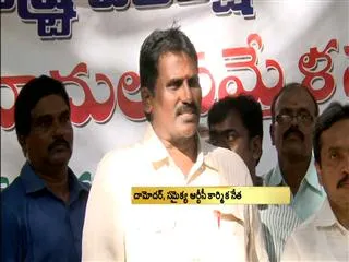 RTC Staff Continues Strike For Dasara Bonus - Sakshi
