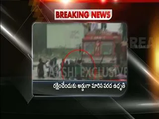 Buses stuck in floods at prakasam district - Sakshi