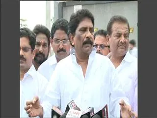 Anakapally MP Sabbam Hari meets Jagan at Chanchalguda Jail - Sakshi