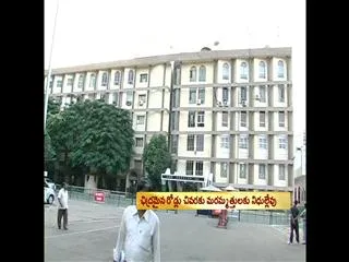Telangana: Andhra govt paralyzed as CM, mantris skip work - Sakshi