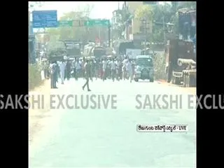 cabinet minister jairam ramesh faces samaikya fury in renigunta - Sakshi