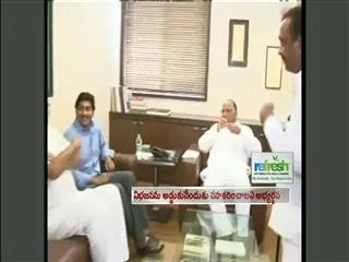 Jagan meets Sharad Pawar, seeks support for united Andhra - Sakshi