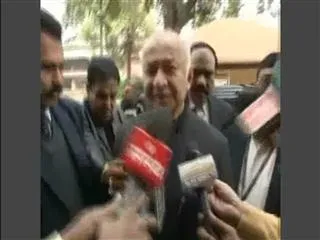 shinde takes it easy on cm kiran's resignation - Sakshi