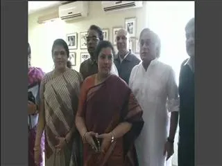 Seemandhra Central ministers dump unity, opt for good package - Sakshi