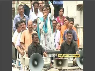 Sharmila fire on PCC Chief botsa satyanarayana at parvathipuram - Sakshi