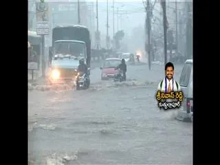 Transportation interrupted  between  srisailam, mahabubnagar due to heavy rains - Sakshi