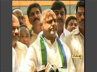 Tammineni Sitaram joins YSR Congress Party - Sakshi
