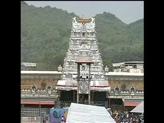 Trekking pilgrims to Tirumala to get free Laddu - Sakshi