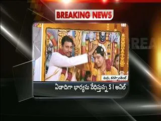 Wife complains on Special branch SI dowry harassment - Sakshi