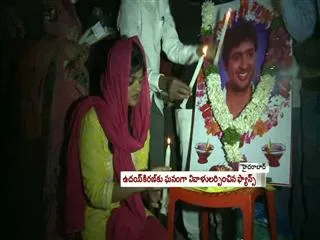 Uday Kiran's fans organise candle light rally - Sakshi
