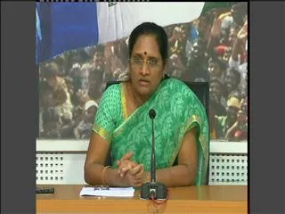 vasireddy padma takes on seemandhra mps - Sakshi