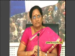 vasireddy padma fire on seemandhra central ministers kiran kumar reddy chandra babu - Sakshi