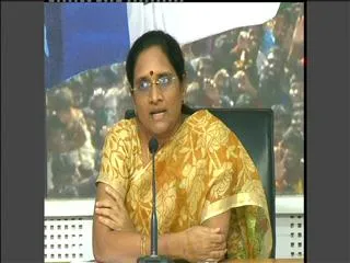 YSRCP leader Vasi Reddy Padma speaks to media over telangana - Sakshi