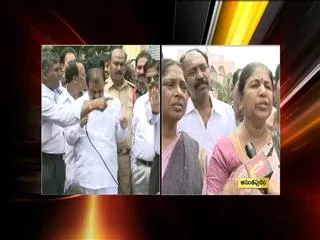 MP Anantha Venkata Rami Reddy houses attacked by Samaikyandhra activists - Sakshi