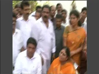 Vijayamma to tour cyclone-hit Srikakulam - Sakshi