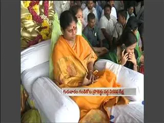 Vijayamma to stage dharna at pulichintala project - Sakshi