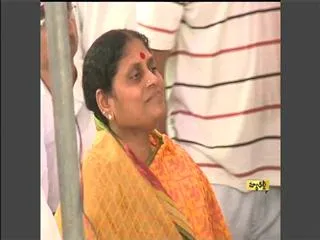 Telugu people won't accept bifurcation says ys vijayamma in jantar mantar dharna - Sakshi