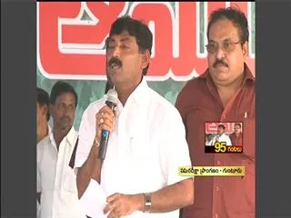 Massive Crowds attend Vijayamma's 5th day Deeksha - Sakshi