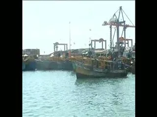 Phailin effects  on Visakhapatnam fishermens - Sakshi