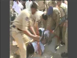 CM Kiran Kumar Reddy reaches Visakhapatnam - Sakshi