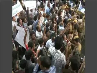 visalandhra mahasabha activists siege aicc office - Sakshi