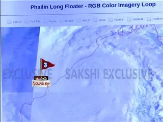 Cyclone Phailin not weakening, now just 200 km from Gopalpur - Sakshi