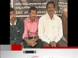 Kin of victims of Mahabubnagar bus fire incident stage protest at indira park - Sakshi