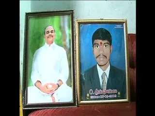 YS Jagan consoles bereaved family in tirupati - Sakshi